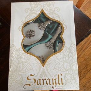 Sarayli Accessories 201 Silver Bedesten Mirror and Comb Set